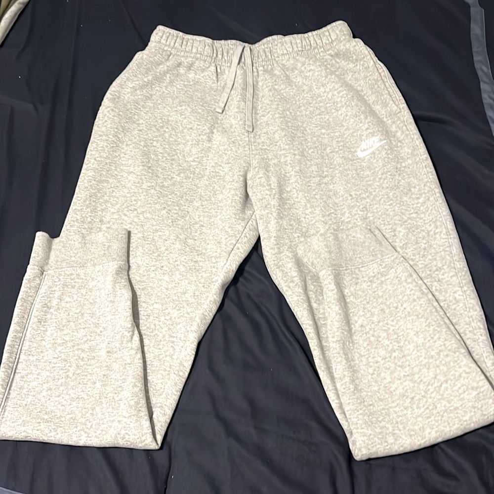Men’s Nike Club fleece joggers. Light grey. Size M. Excellent condition!